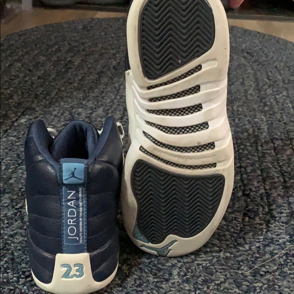 Jordan Retro 12 Obsidian 4Y (6wmns) - Picture 5 of 6
